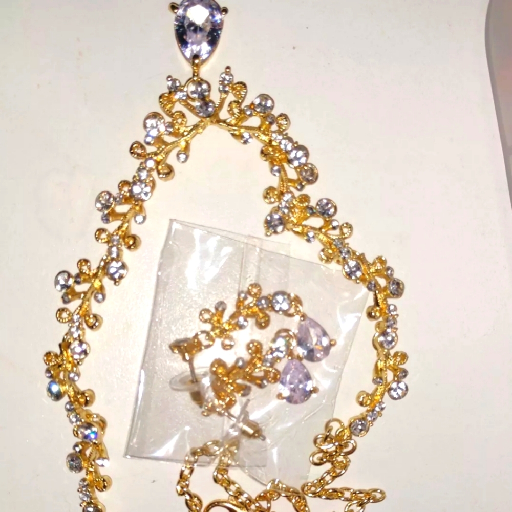 Earrings and necklace set